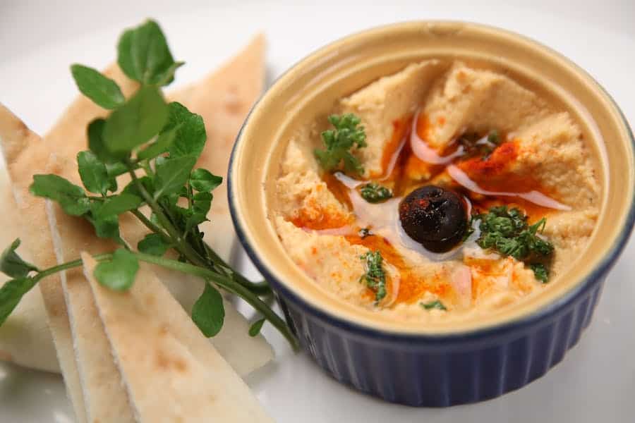 What Do You Eat With Hummus